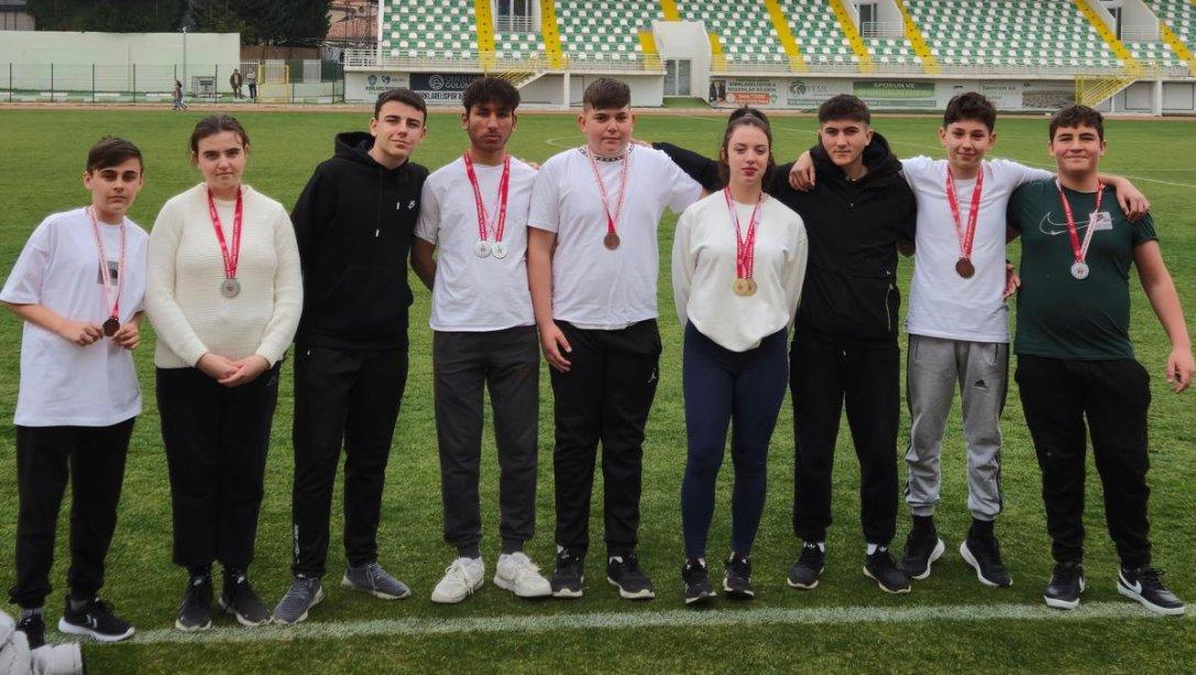 Kırklareli Atatürk Stadyumu'nda Yapılan  Atletizm İl Birinciliği Müsabalarında Pehlivanköy Anadolu Lisesi Öğrencilerimiz Çeşitli Dallarda Derece Aldılar.